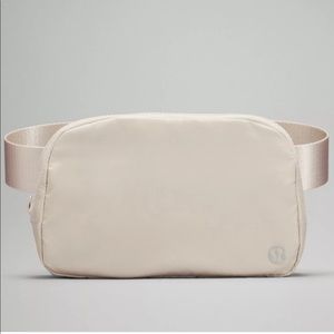 Everywhere belt bag white opal